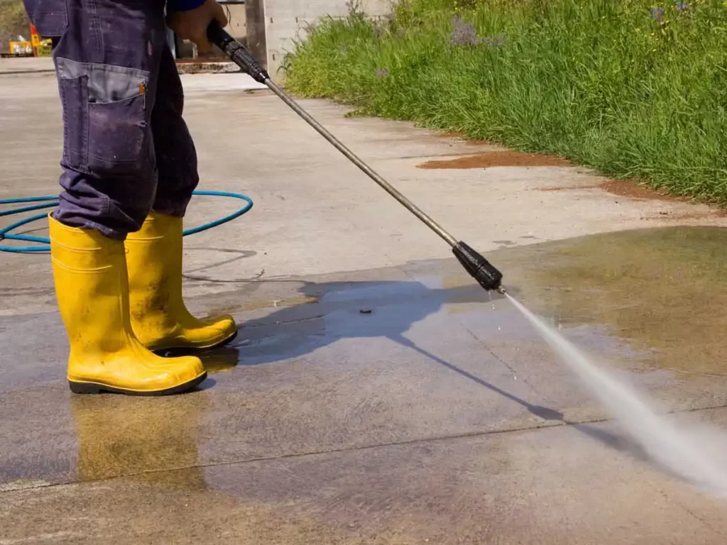 Limpeza com hidrojateamento